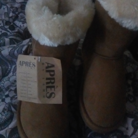 Boots - Picture 3 of 4